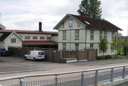 Suphammergården sett fra Bråtebrua 2011. Foto Steinar Bunæs.