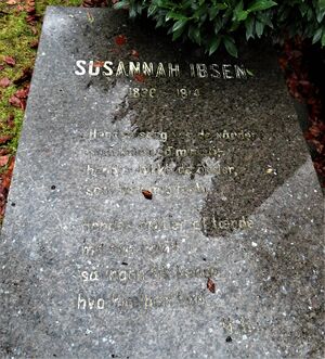 Suzannah Ibsen gravminne familiegrav.JPG