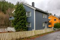 Horisontaldelt svenskehus i Sveavegen i Prinsdal. Foto: Leif-Harald Ruud (2021)