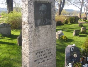 Sverre Teien gravminne Sande.jpg
