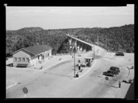 94. Svinesundbrua (svensk tollstasjon) - no-nb digifoto 20150218 00091 NB MIT FNR 17207.jpg