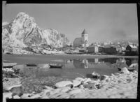 254. Svolvær, Vinter - no-nb digifoto 20151126 00038 NB MIT FNR 09863B.jpg