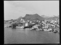 12. Svolvær - no-nb digifoto 20150126 00067 NB MIT FNR 21320.jpg