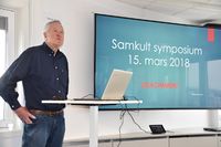 Steinar Bunæs ønsker velkommen.