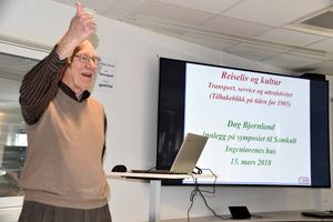 Symposium 33.JPG