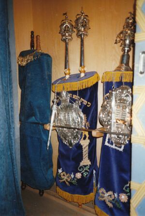 Synagogen Trh 1995 (3 sefarim).jpg