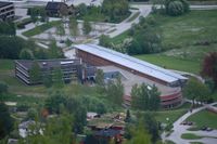 Dei nyaste høgskulebygga: Synnøve Riste (2010) til venstre og Berte Kanutte (1998).