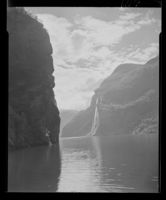 7. Syv Søstre, Geiranger - no-nb digifoto 20160225 00233 NB MIT FNR 06117.jpg