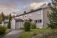 Rekkehus på Tårnåsen i Nordre Follo. Foto: Leif-Harald Ruud (2022).