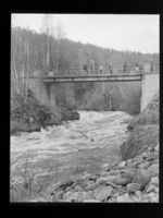 16. Tømmerfløting i Skjerva - no-nb digifoto 20150716 00251 NB MIT FNR 15991.jpg