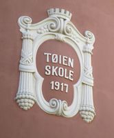 72. Tøyen skole Oslo detalj fra fasade.jpg