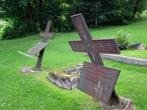 Tangen kirkegård Drammen eldre gravminner.JPG