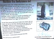 Midlertidig tavle med omtale av de to steiner fra førkristen tid.