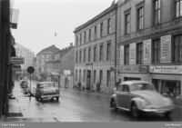 Gata før riving. Del av nr 1 (Maltheby) til høyre, videre mot vestre nr. 3, nr. 5, nr. 7 og nr. 9. Foto: (Kari Paulsen/Oslo Museum).