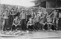Teglverksarbeidere. Foto: Røyken historielag (1915).