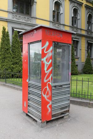 Telefonkiosk Henrik Ibsens gate - Inkognitogata i Oslo.JPG