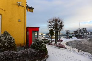 Telefonkiosk Strandgata Risør.JPG