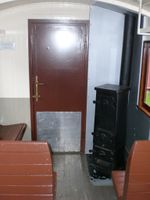 Tertittenvogns 3. klasseinteriør med ovn. Foto Steinar Bunæs