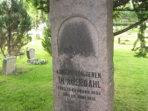 Thorleif Auerdahl gravminne.jpg