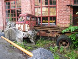 Fra fabrikkområdet. Foto: Hans P. Hosar (2012).