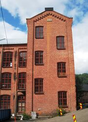 Fra fabrikkområdet. Foto: Hans P. Hosar (2012).