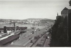 To godsspor forbi festningen.jpg