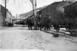 Tog på Bryn stasjon, retning Oslo Ø. Foto: Jernbanemuseet (1920).