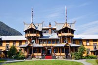 Dalen hotell, fasade mot aust sett frå parken. Foto: Roy Olsen (2020).