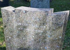 Tom Eric Vraalsen gravminne.jpg