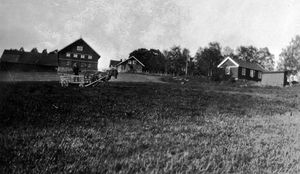 Tomt gård. Fjøslåve, grisehus, sveiserbolig..jpg