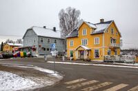 Forretningsgården Nordheim fra ca. 1912, hvor vi blant annet finner Tomter kulturkafé. Foto: Leif-Harald Ruud (2015)