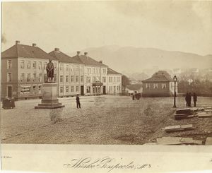 Torgallmenning Torgalmenningen, Hordaland - Riksantikvaren-T248 01 0568.jpg