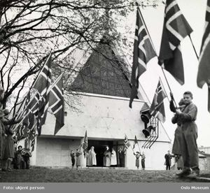 Torshov kirke eksteriør innvielsen 1958 OB.FS0552.jpg