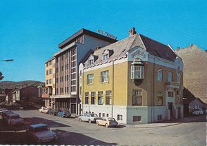 Torvet Harstad Oplands Bank.jpg