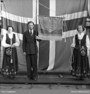 Totenlaget fane bunader.jpg