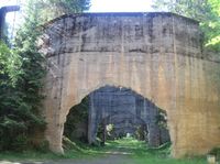 Ved siden av retterstedet ligger en tanksskytebane anlagt av tyskerne under krigen. Foto: Stig Rune Pedersen