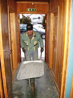 Inntransport av pukk til blindkjeller.