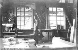 Fabrikkens trappesnekkeri supplerte husavdelingene med nødvendige trapper, men leverte også trapper til andre.