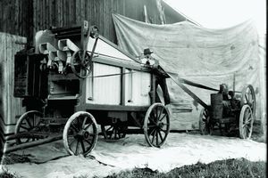 Treskeverk med stasjonærmotor.jpg