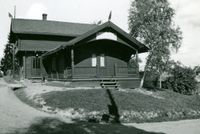 Strømmen Sparebank hadde åpningstid to timer hver fredag i Trevarelokalet fra 1921 til 1931.