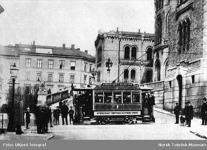 Trikken i Oslo - første elektriske trikk 1894 NTM.jpg