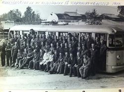 Trolleybuss med en stolt arbeidsstokk fra Strømmens Værksted 1950.