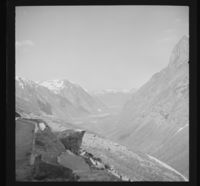 33. Trollstigen med Isterdalen - no-nb digifoto 20150210 00031 NB MIT FNR 18849.jpg