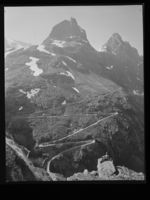 Trollstigvegen. Foto: Nasjonalbiblioteket (1962).