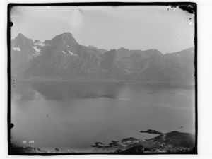 Trolltindan og Raftsundet - NB MS G4 0648.jpg