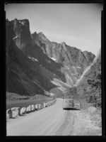 57. Trolltindene - no-nb digifoto 20150219 00172 NB MIT FNR 16455.jpg