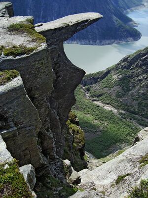 Trolltunga.jpg