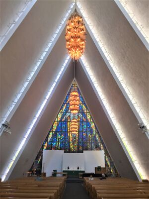 Tromsdalen kirke Ishavskatedralen interiør 2016.JPG