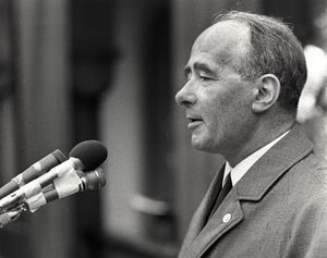 Trygve Bratteli foto 1 mai 1969.jpg