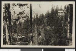 Holmenkollbanen mellom Lillevann og Skogen stasjon. Ukjent fotograf/Nasjonalbibliotekets bildesamling